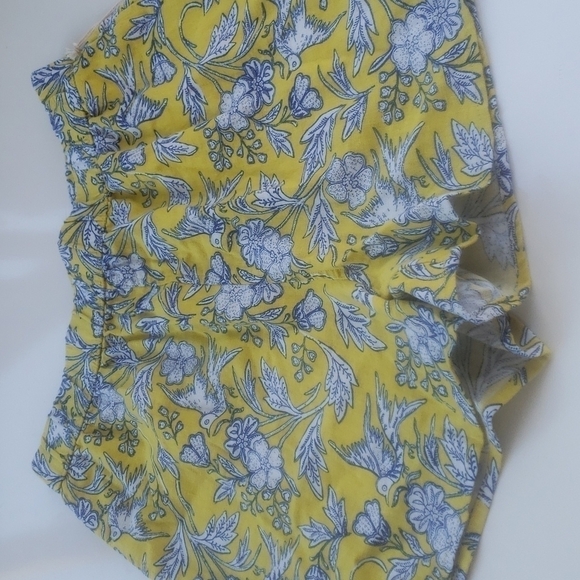 Universal Threads Yellow Floral & Bird Shorts - Picture 2 of 7